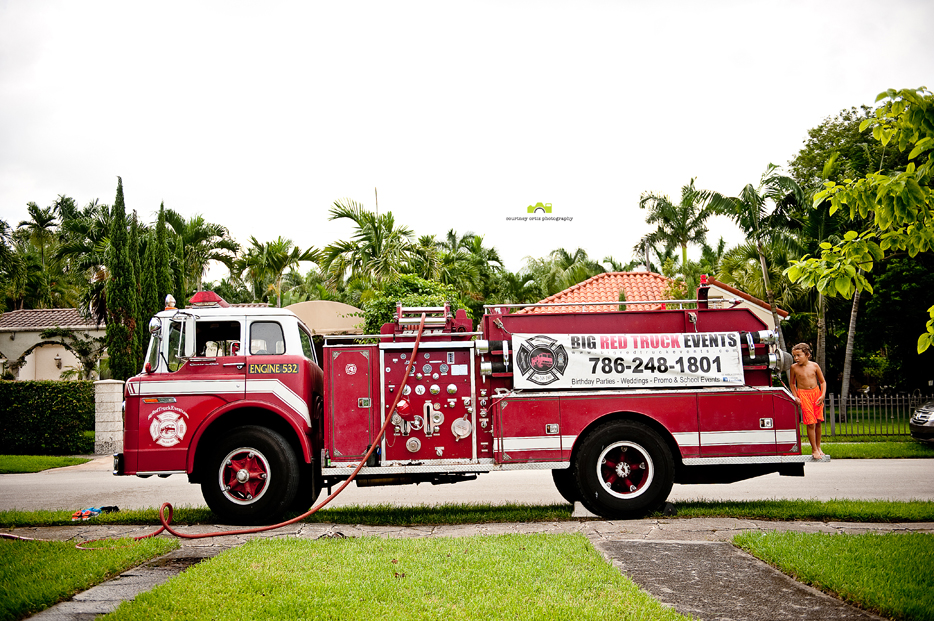 south_florida_family_photographer_5_firetruck